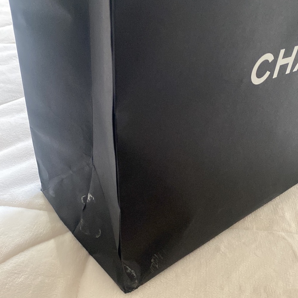 Chanel paper bag empty - Picture 5 of 12